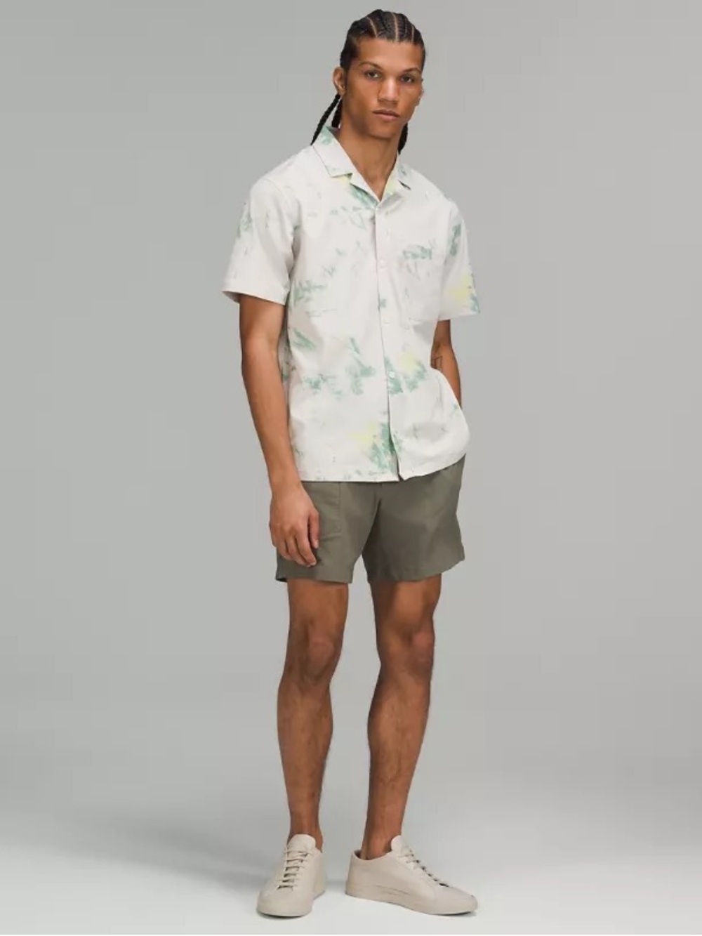 Lululemon Airing Easy Camp Collar Shirt Size Medium Gray Short‎ Sleeve Button Up